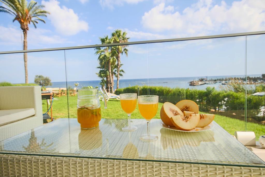 Beachfront Trident Protaras Ruang foto