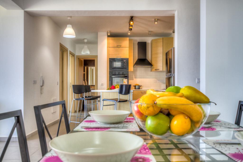 Beachfront Trident Protaras Bagian luar foto