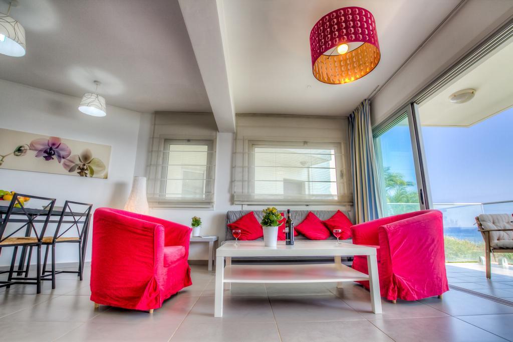 Beachfront Trident Protaras Bagian luar foto