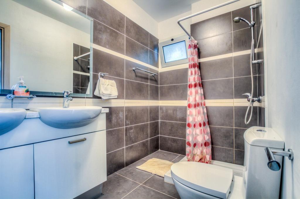Beachfront Trident Protaras Bagian luar foto
