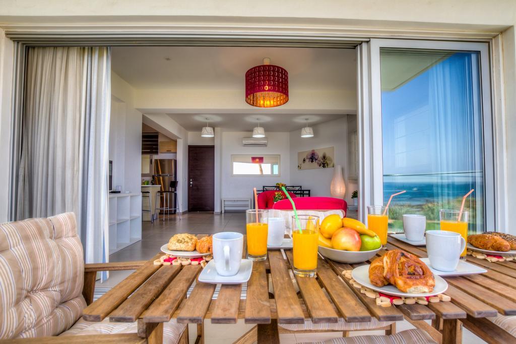 Beachfront Trident Protaras Bagian luar foto
