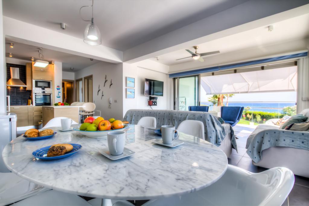Beachfront Trident Protaras Bagian luar foto