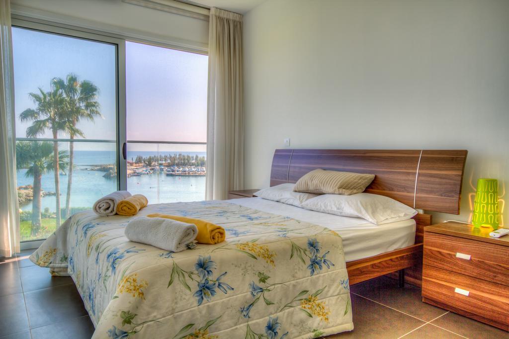 Beachfront Trident Protaras Ruang foto