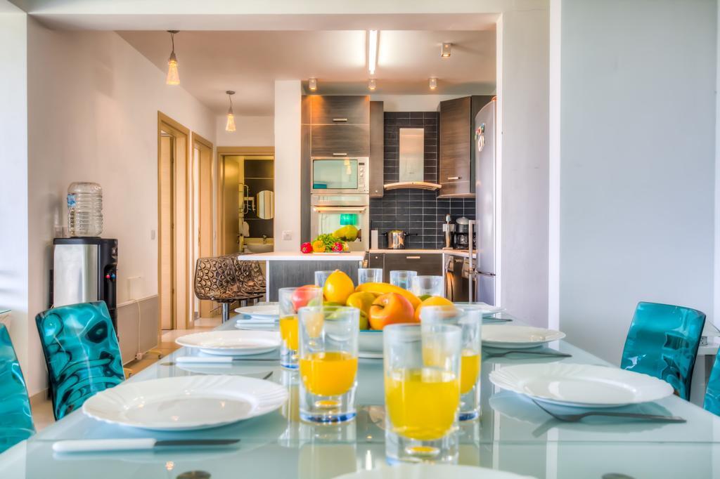 Beachfront Trident Protaras Bagian luar foto