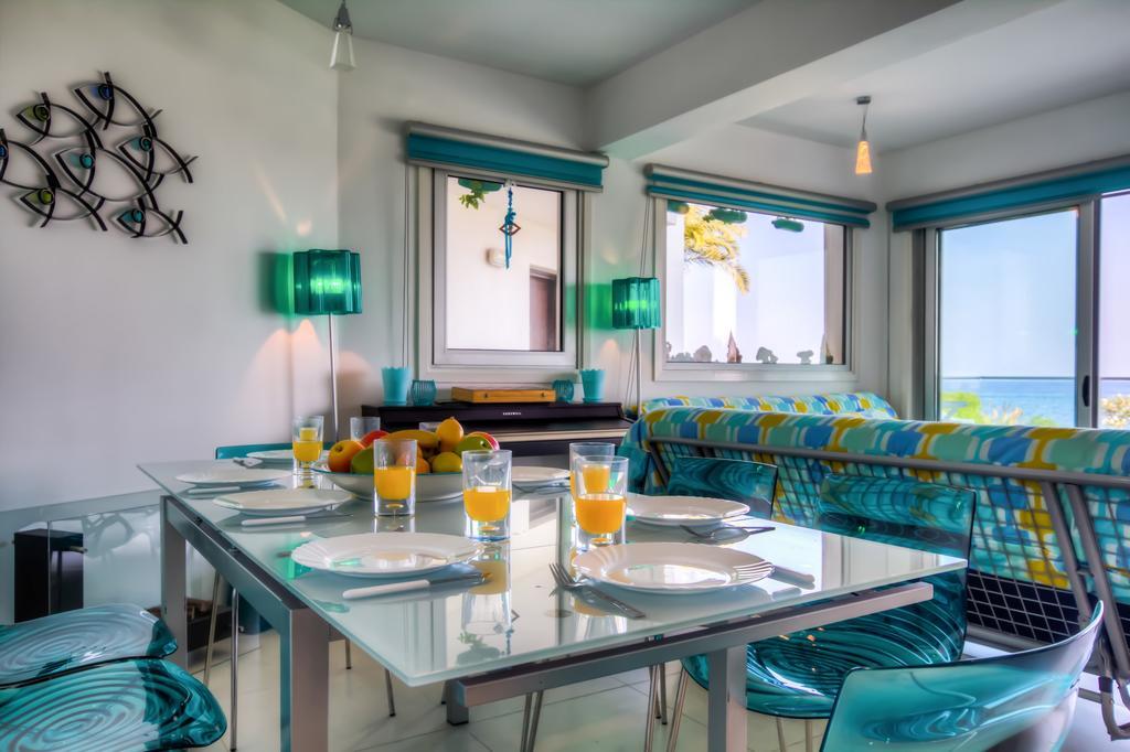 Beachfront Trident Protaras Bagian luar foto