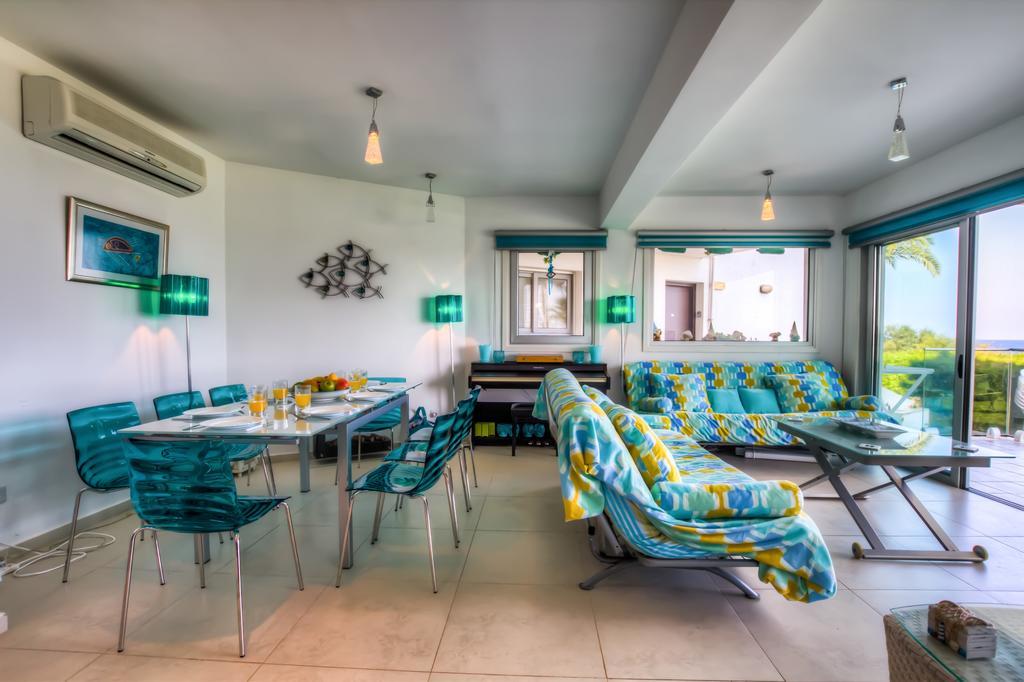 Beachfront Trident Protaras Bagian luar foto
